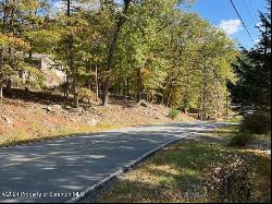 6476 Decker Road, Bushkill PA 18324