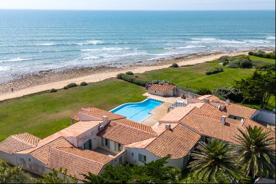 ile de Re - Exceptional property on the front line facing the ocean