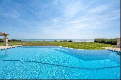 ile de Re - Exceptional property on the front line facing the ocean