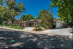 Stunning Southmoor Ranch with Renovated Kitchen and Private, Lush Backyard