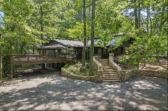 Luxurious Mountain Lodge-style Retreat