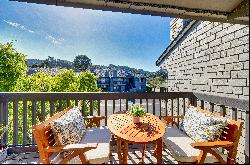 Sausalito Flats! Light Filled Top Floor Condominium