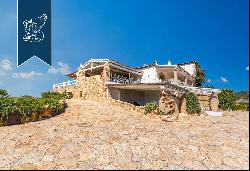 Exclusive villa surroundec by olive trees for sale a few minutes from the beaches of Costa