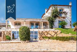 Exclusive villa surroundec by olive trees for sale a few minutes from the beaches of Costa