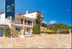 Exclusive villa surroundec by olive trees for sale a few minutes from the beaches of Costa