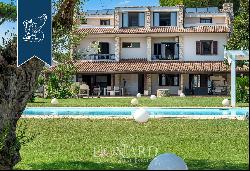 Exclusive villa with sea-facing garden for sale in the Gulf of Gaeta