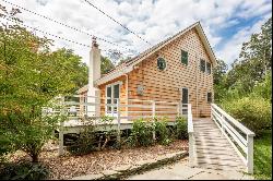 SUNNY BEACH COTTAGE WITH DEEDED ACCESS TO GARDINER'S BAY