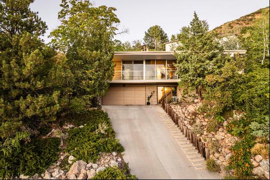 A Don Earl Home Over Looking The Valley