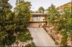 A Don Earl Home Over Looking The Valley