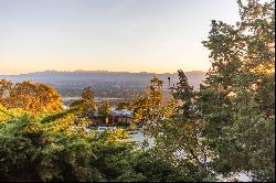 A Don Earl Home Over Looking The Valley