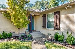 Charming Midway Hollow Cottage