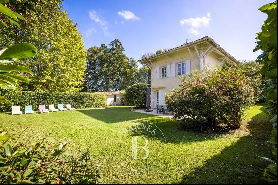 BAYONNE, IN A PEACEFUL NEIGHBORHOOD, HOUSE OF CHARACTER OF 190 sqm