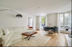 FOR SALE - PLACE DES VOSGES / BASTILLE - COMFORTABLE PIED À TERRE - TERRACE