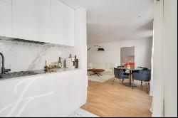 FOR SALE - PLACE DES VOSGES / BASTILLE - COMFORTABLE PIED a TERRE - TERRACE