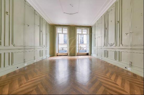 Elegance and prestige in the heart of historic Marais district in Paris - 2 bedrooms