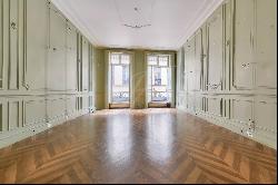 Elegance and prestige in the heart of historic Marais district in Paris - 2 bedrooms