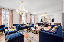 Exceptional apartment - Boulevard Saint Germain