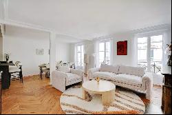 Paris 7th arrondissement - 2 bedroom apartment - Rue du Bac