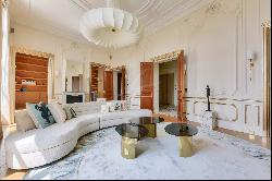 Sublime renovated and furnished apartment with views of the Elysée Palace