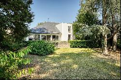 Architect-designed house near Montmorency forest