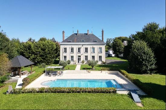 Luxurious 6-Bedroom Home with Pool in Condé-Sainte-Libiaire