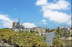 Exceptional Apartment with a View of the Seine