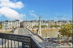 Exceptional Apartment with a View of the Seine