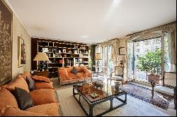 Paris 7th District - A 2/3 bed apartment with balconies