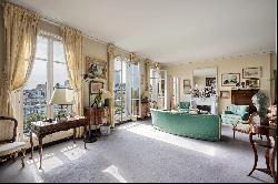 Paris 7th District - A 6-bed family apartment