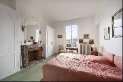 Paris 7th District - A 6-bed family apartment