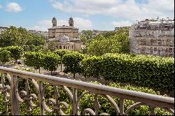 Paris 7th District - A 6-bed family apartment