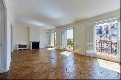 Champ-de-Mars - A superb 3-bed apartment