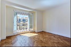 Champ-de-Mars - A superb 3-bed apartment