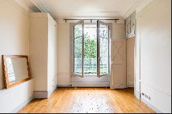 Neuilly-sur-Seine - A private mansion with a garden