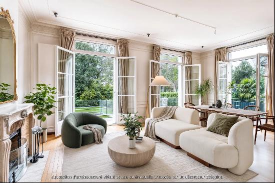 Neuilly-sur-Seine - A private mansion with a garden