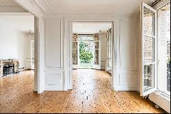 Neuilly-sur-Seine - A private mansion with a garden