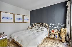 Paris 10th District - A 2/3 bed apartment with a balcony