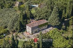 RESTORED FARMHOUSE WITH MEDIEVAL TOWER FOR SALE IN TUSCANY