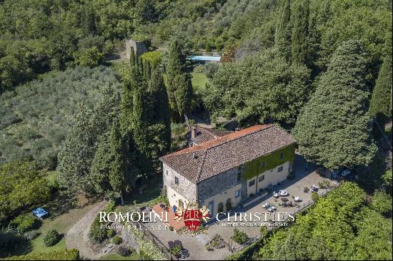 RESTORED FARMHOUSE WITH MEDIEVAL TOWER FOR SALE IN TUSCANY