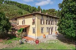 PERIOD VILLA WITH POOL FOR SALE IN LUCCA, TUSCANY