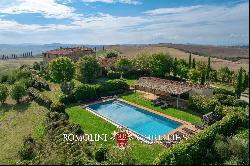 LUXURY RESTORED COUNTRY HOUSE FOR SALE IN ASCIANO, VAL D'ORCIA