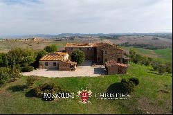 LUXURY RESTORED COUNTRY HOUSE FOR SALE IN ASCIANO, VAL D'ORCIA