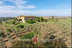 LUXURY RESTORED COUNTRY HOUSE FOR SALE IN ASCIANO, VAL D'ORCIA