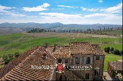 LUXURY RESTORED COUNTRY HOUSE FOR SALE IN ASCIANO, VAL D'ORCIA