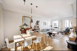 Paris 3rd District - A 3-bed apartment with a terrace