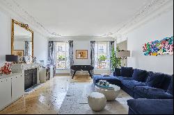 Paris 8th District - A bright 3-bed apartment