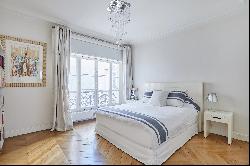 Paris 8th District - A bright 3-bed apartment