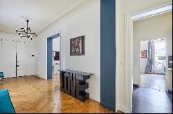 Paris 8th District – A bright 3-bed apartment