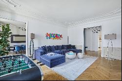 Paris 8th District - A bright 3-bed apartment