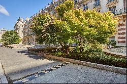 Paris 8th District – A bright 3-bed apartment